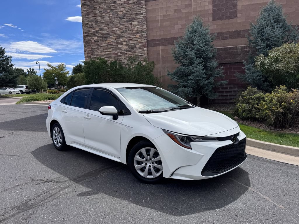 Used 2022 Toyota Corolla LE FWD image 2