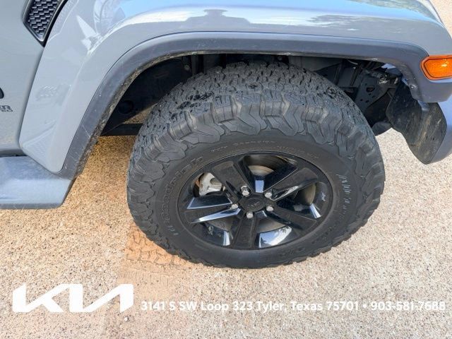 Used 2020 Jeep Wrangler Unlimited Sahara AWD/4WD image 13