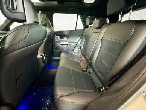 Used 2025 Mercedes-Benz GLC 300 image 23