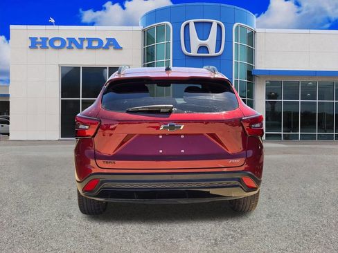 Used 2024 Chevrolet Trax RS w/ Sunroof Package image 3