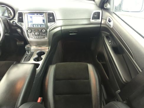 Used 2018 Jeep Grand Cherokee Altitude RWD image 15