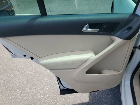 Used 2015 Volkswagen Tiguan SE FWD image 9