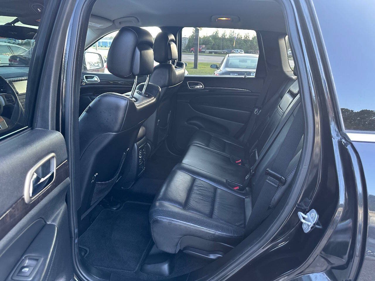 Used 2013 Jeep Grand Cherokee Laredo RWD image 11