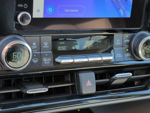 Used 2023 Toyota Highlander XLE image 22