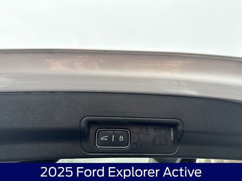Used 2025 Ford Explorer Active image 18