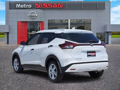 New 2025 Nissan Kicks Play S image 4