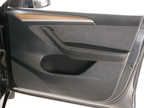 Used 2024 Tesla Model Y Long Range image 12