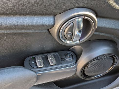 Used 2020 MINI Cooper 4-Door Hardtop image 10
