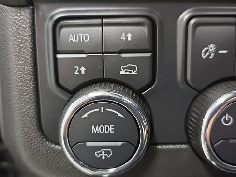 Used 2025 Chevrolet Suburban RST w/ RST Capability Package AWD/4WD image 39