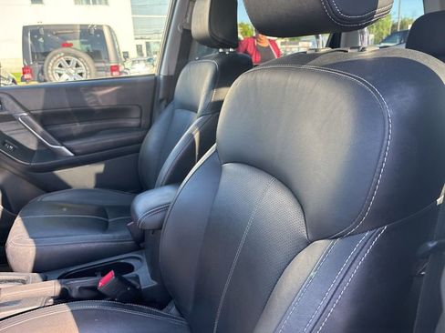 Used 2017 Subaru Forester 2.5i Touring AWD/4WD image 5