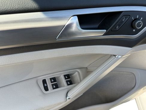 Used 2017 Volkswagen Golf Wolfsburg Edition image 11