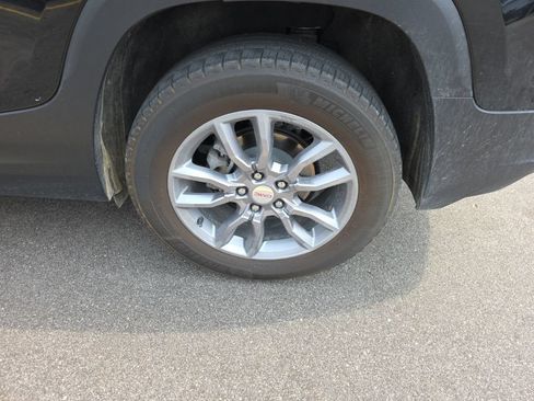 Used 2024 GMC Terrain SLT AWD/4WD image 10