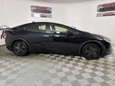 Used 2025 Toyota Prius Plug-In Hybrid FWD image 2