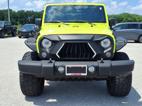 Used 2017 Jeep Wrangler Unlimited Rubicon w/ Connectivity Group AWD/4WD image 26