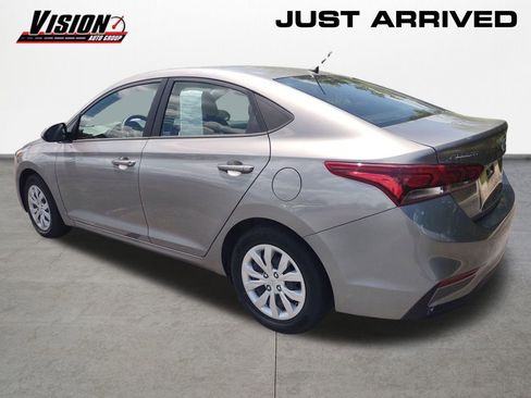 Used 2022 Hyundai Accent SE FWD image 3