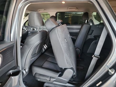 Used 2023 Kia Sorento LX image 27