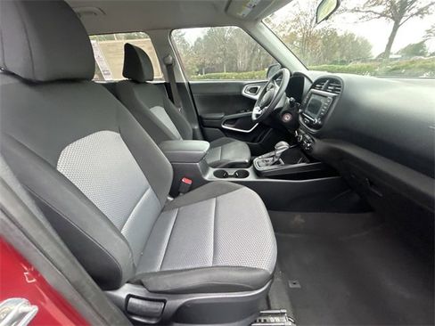 Certified 2022 Kia Soul LX image 9