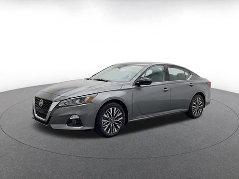 Used 2026 Nissan Altima 2.5 SV FWD image 3