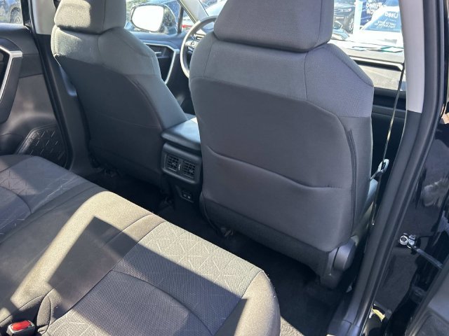 Used 2025 Toyota RAV4 XLE FWD image 18