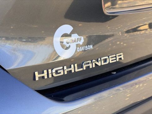 Used 2023 Toyota Highlander XLE image 31