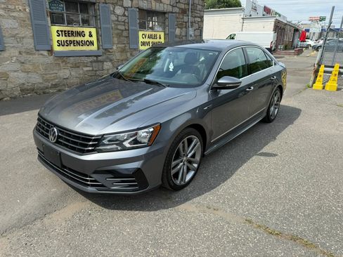 Used 2017 Volkswagen Passat 1.8T R-Line FWD image 2