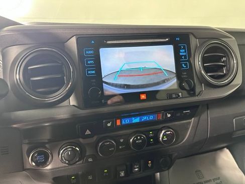 Used 2019 Toyota Tacoma TRD Sport AWD/4WD image 30