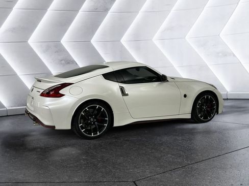 Used 2020 Nissan 370Z NISMO RWD image 4