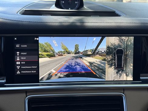 Used 2018 Porsche Panamera image 32