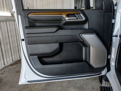 Used 2025 Chevrolet Silverado 3500 High Country w/ High Country Premium Package image 44