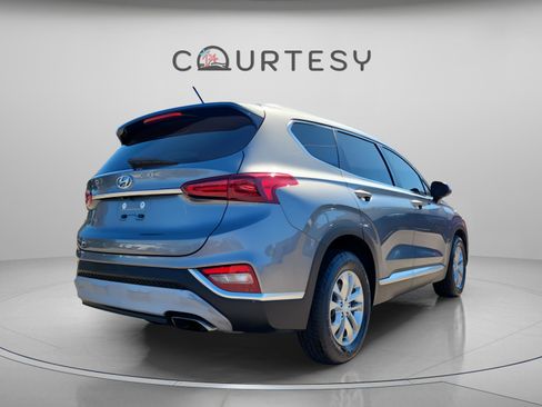 Used 2019 Hyundai Santa Fe SE image 4