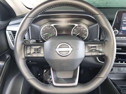 Used 2025 Nissan Rogue SV FWD image 23
