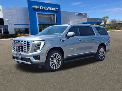 Used 2025 GMC Yukon XL Denali AWD/4WD image 33