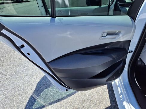 Used 2025 Toyota Corolla LE image 34