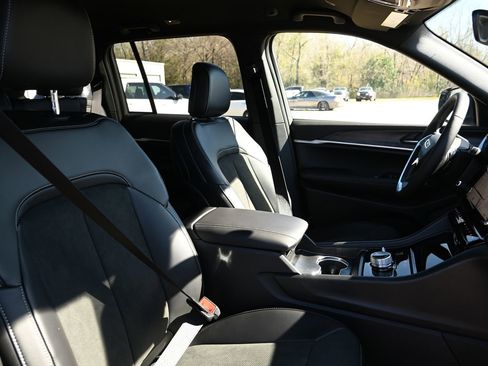 New 2026 Jeep Grand Cherokee Altitude image 22