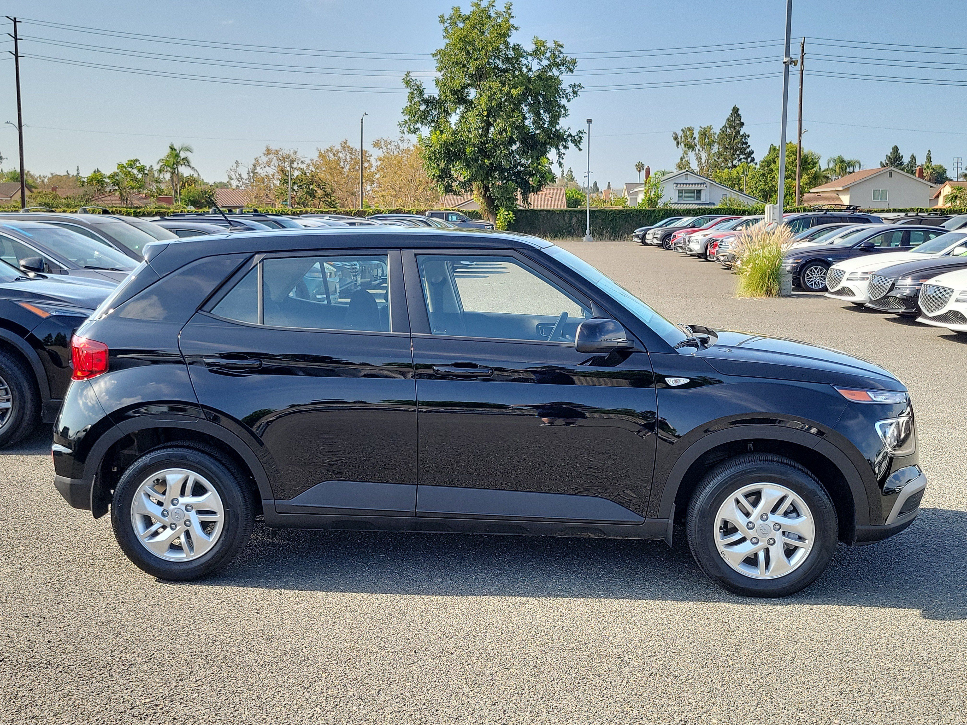 Certified 2026 Hyundai Venue SE FWD image 5