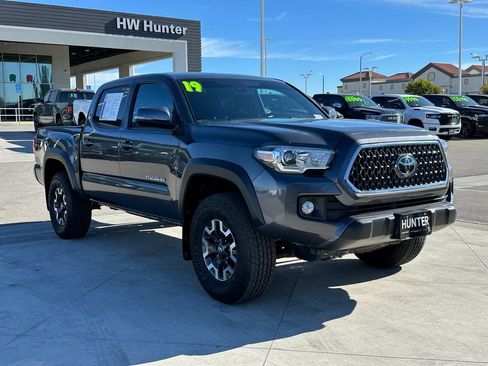 Used 2019 Toyota Tacoma TRD Off-Road image 8