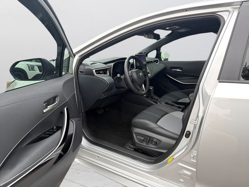 Used 2025 Toyota Corolla XSE FWD image 13