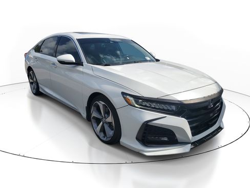 Used 2019 Honda Accord Touring image 2