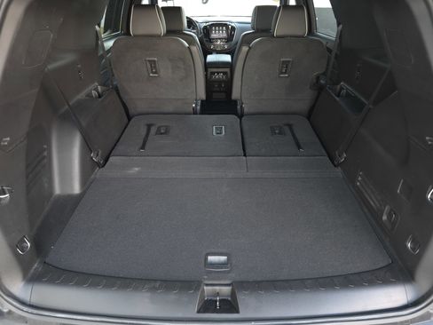 Used 2023 Chevrolet Traverse Premier image 39