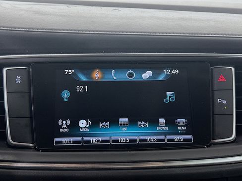 Used 2019 Buick Enclave Essence image 21