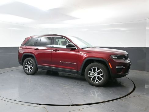 Used 2024 Jeep Grand Cherokee Limited AWD/4WD image 3