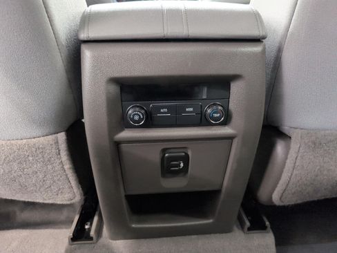 Used 2019 Chevrolet Traverse LT FWD image 23