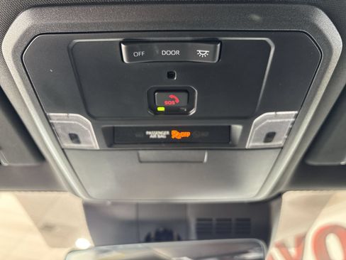 Certified 2025 Toyota Tacoma SR5 AWD/4WD image 16