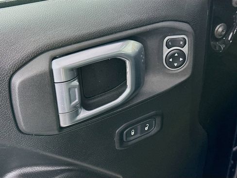 Certified 2024 Jeep Gladiator Sport image 27