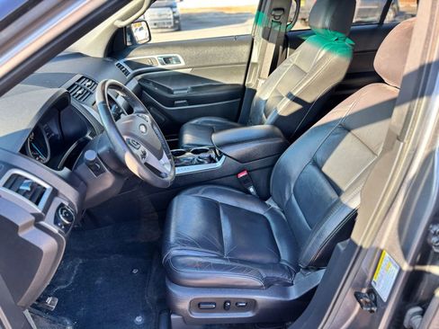 Used 2014 Ford Explorer XLT w/ Equipment Group 202A image 10