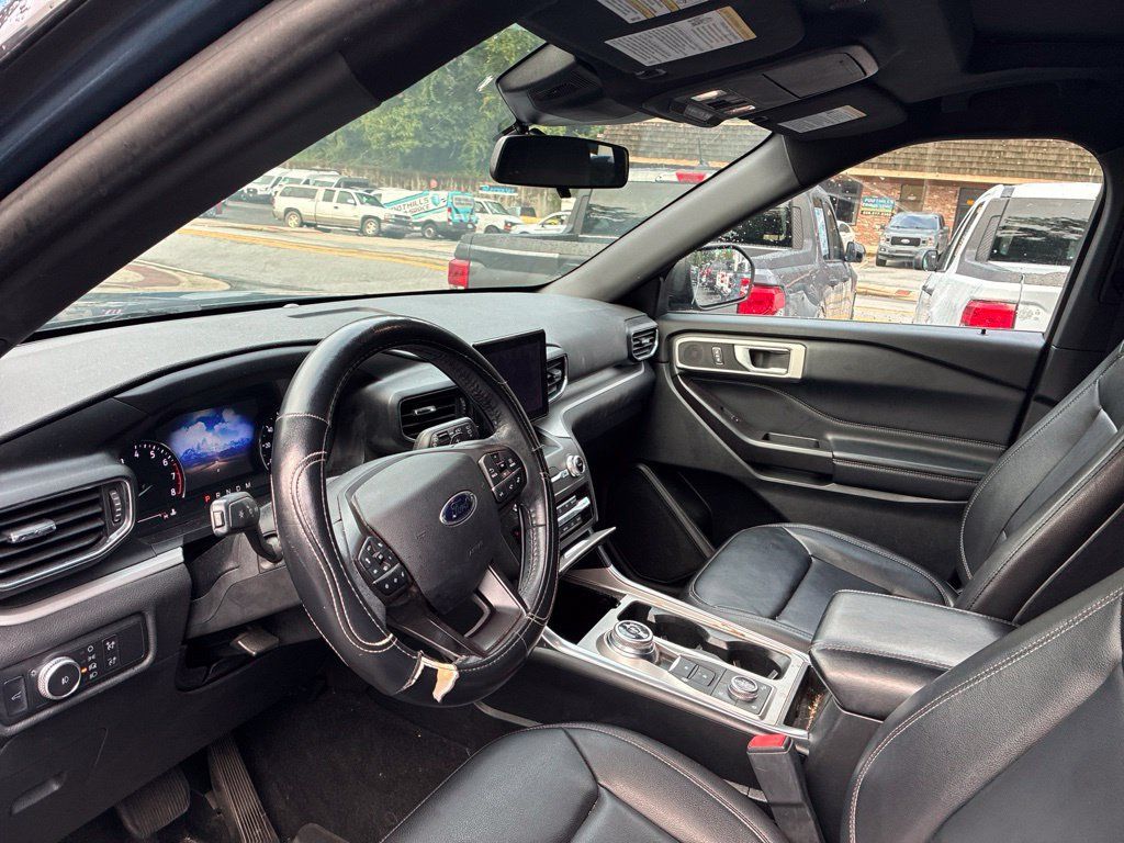 Used 2020 Ford Explorer XLT w/ Equipment Group 202A AWD/4WD image 7