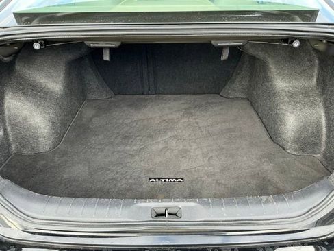 Used 2025 Nissan Altima 2.5 SV FWD image 17