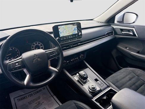 Used 2022 Mitsubishi Outlander SE image 25