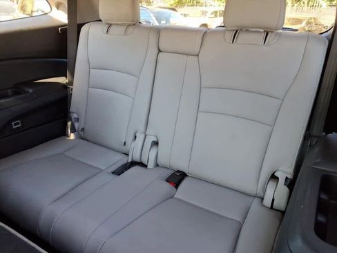 Used 2017 Honda Pilot Touring image 8