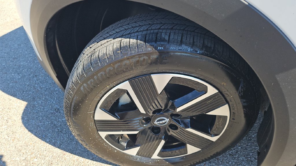 Certified 2025 Nissan Kicks SR AWD/4WD image 17